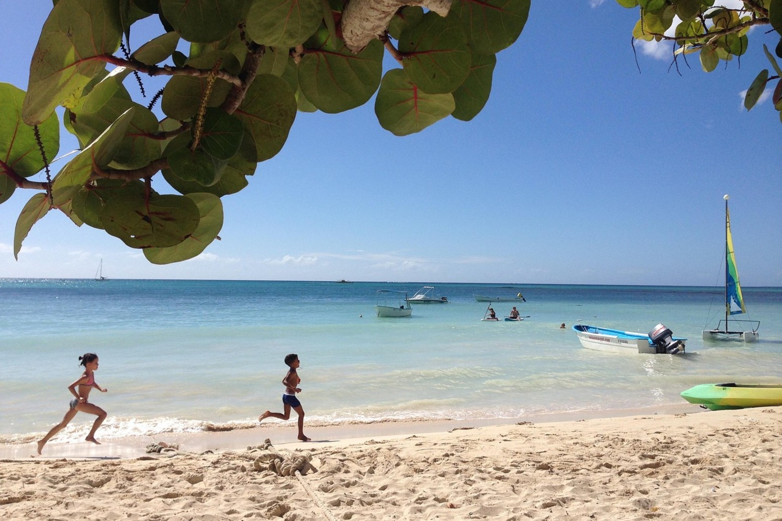Familias en la playa en la zona de La Romana y Bayahibe