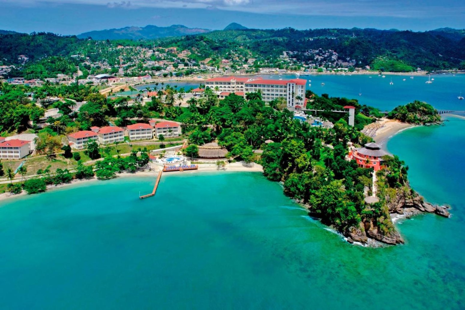 Eurostars Grand Cayacoa sobre la bahía de Samaná