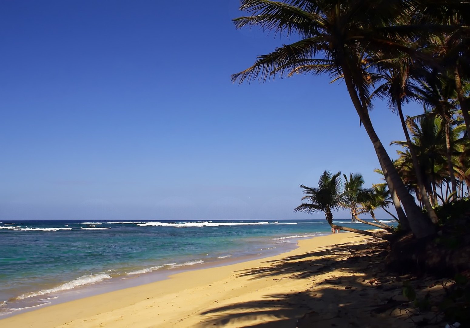 Playa de arena blanca en Punta Cana, vacaciones de verano
