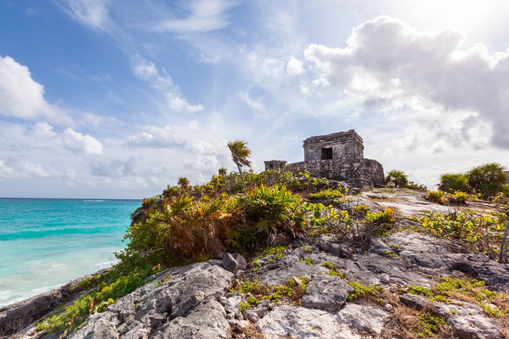 Ruinas mayas de Tulum sobre el mar Caribe